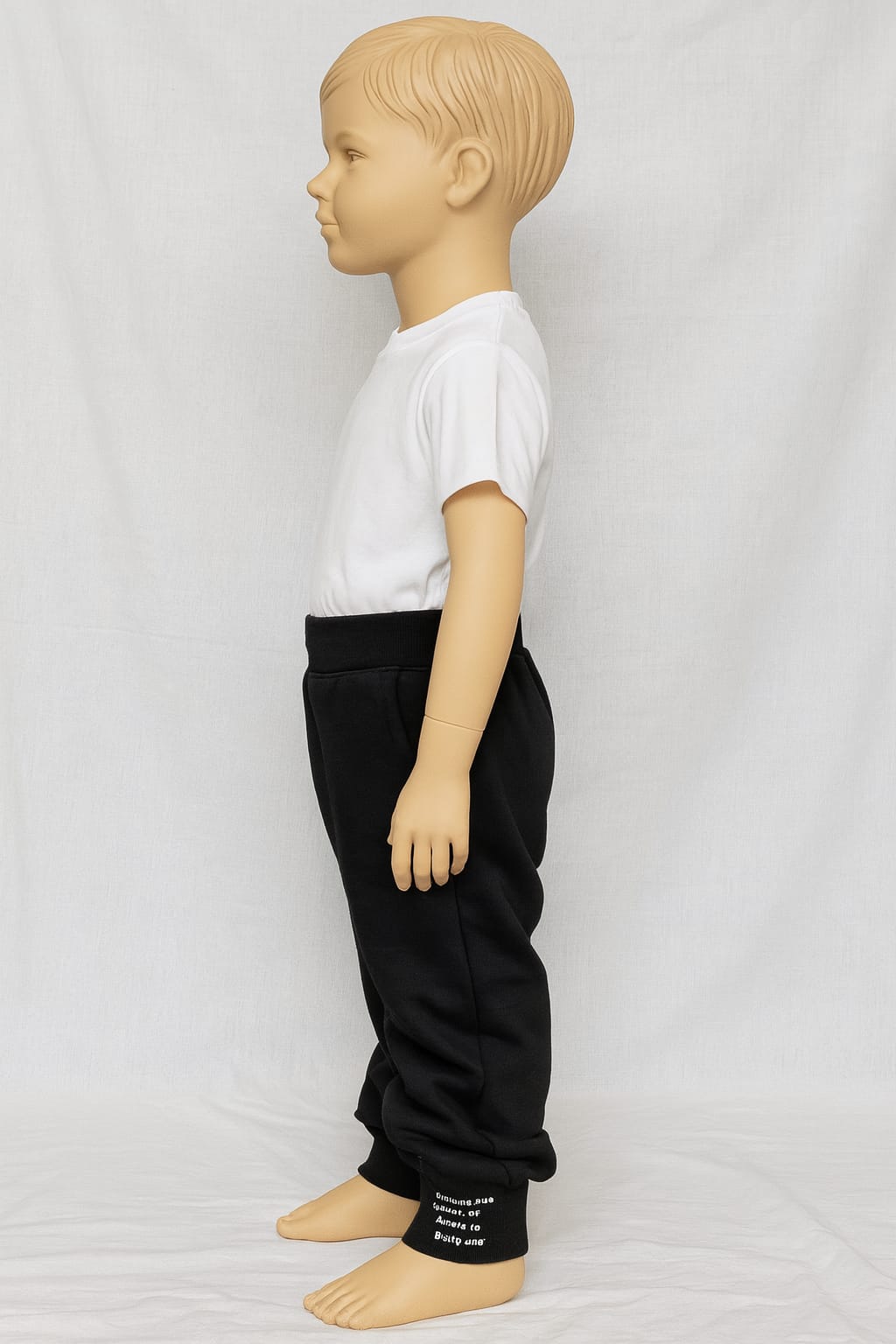 Style: Kids’ jogger pants (approx. size for 8 years).